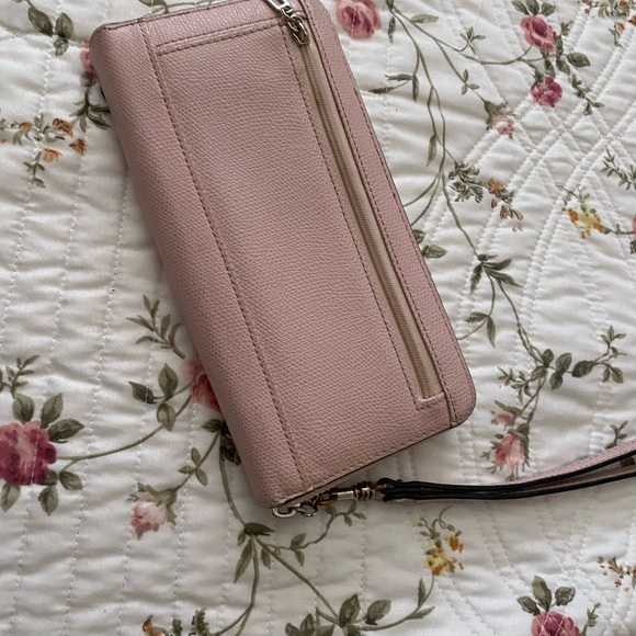 Guess Wristlet/ Wallet - Picture 4 of 4